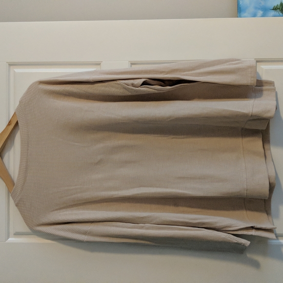 Sadie & Sage Cream V Neck - Picture 4 of 4